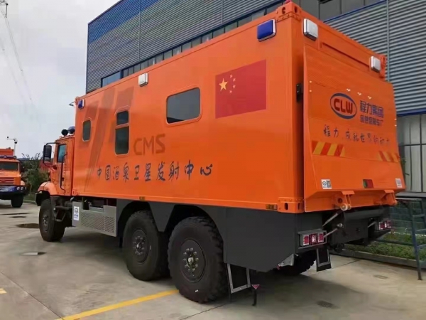 6驅越野指揮保障車
